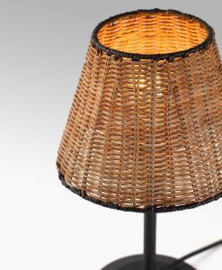 Lampe de table petite SUMBA en rotin et noir ambiance 2
