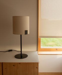 Lampe de table noire et blanc cassé NILA ambients 2